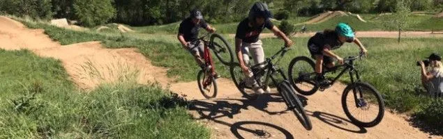 Dirt bike type, compact mountain bike for bike parks with jumps